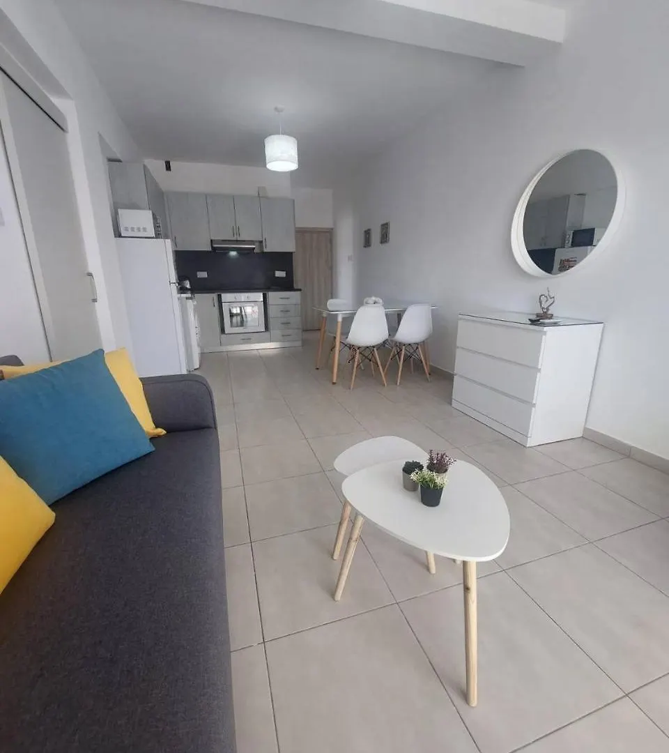 Downtown 2 Bedroom Larnaca Center 0*,